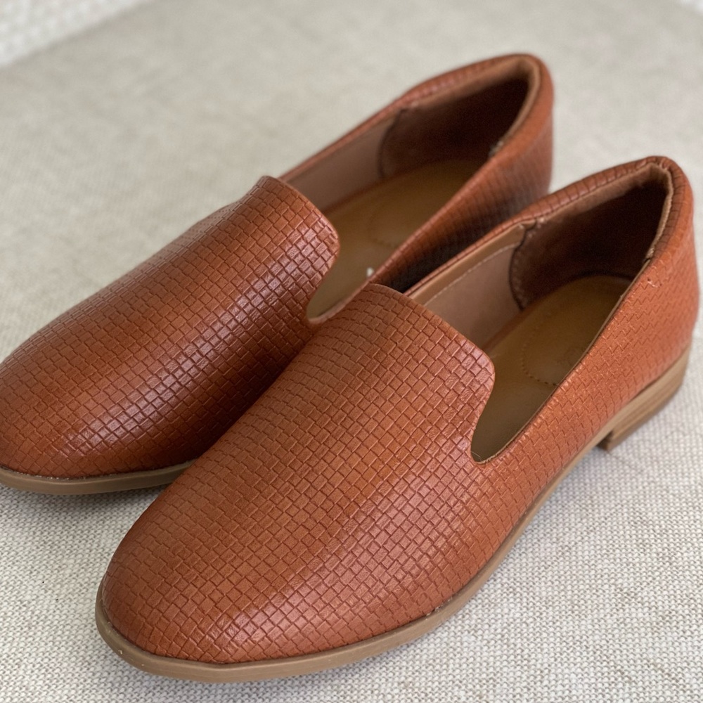 NWOT Universal Thread Target brown faux leather loafers
